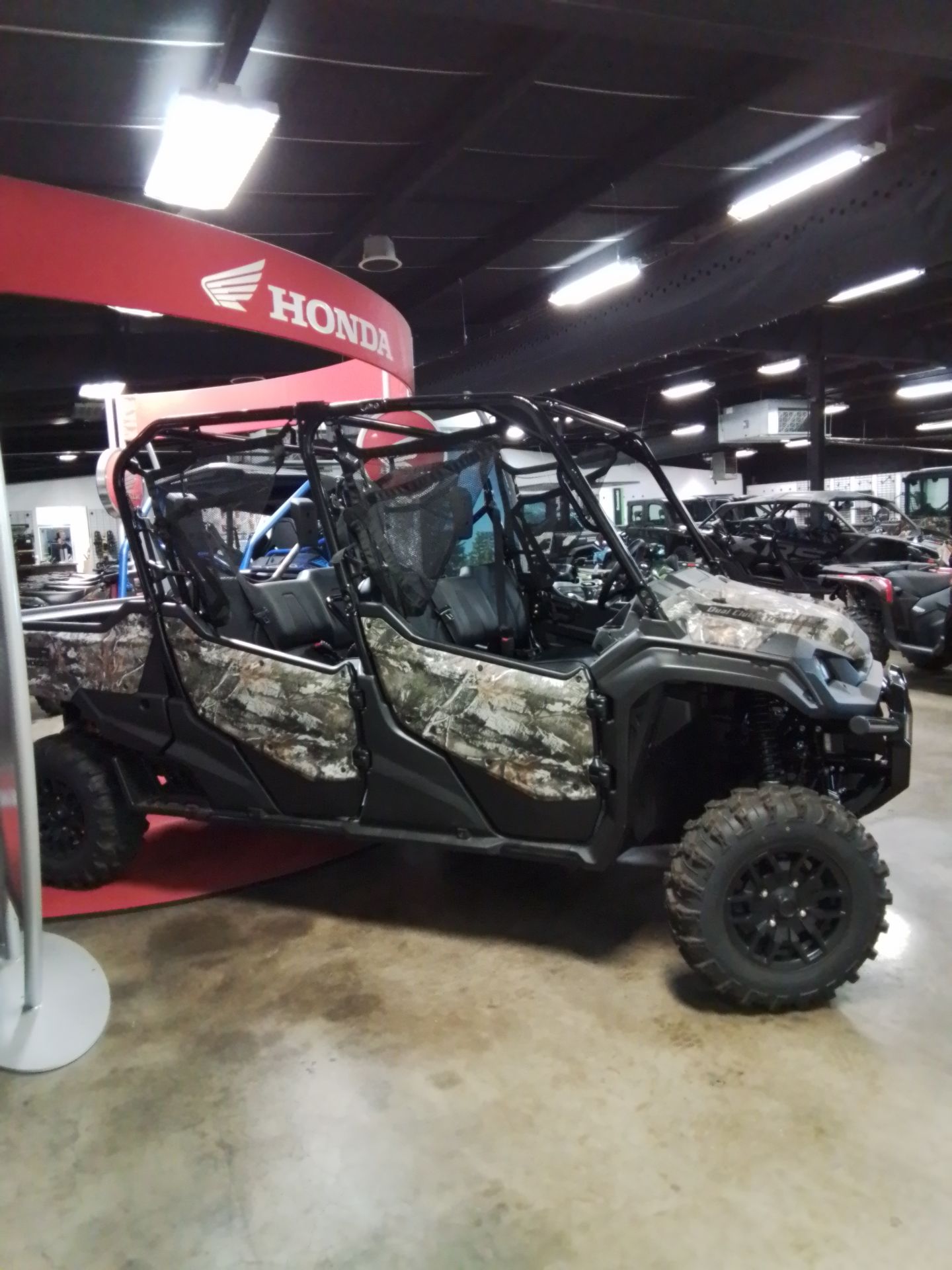 2025 Honda Pioneer 1000-6 Deluxe Crew in Greenville, Texas - Photo 3