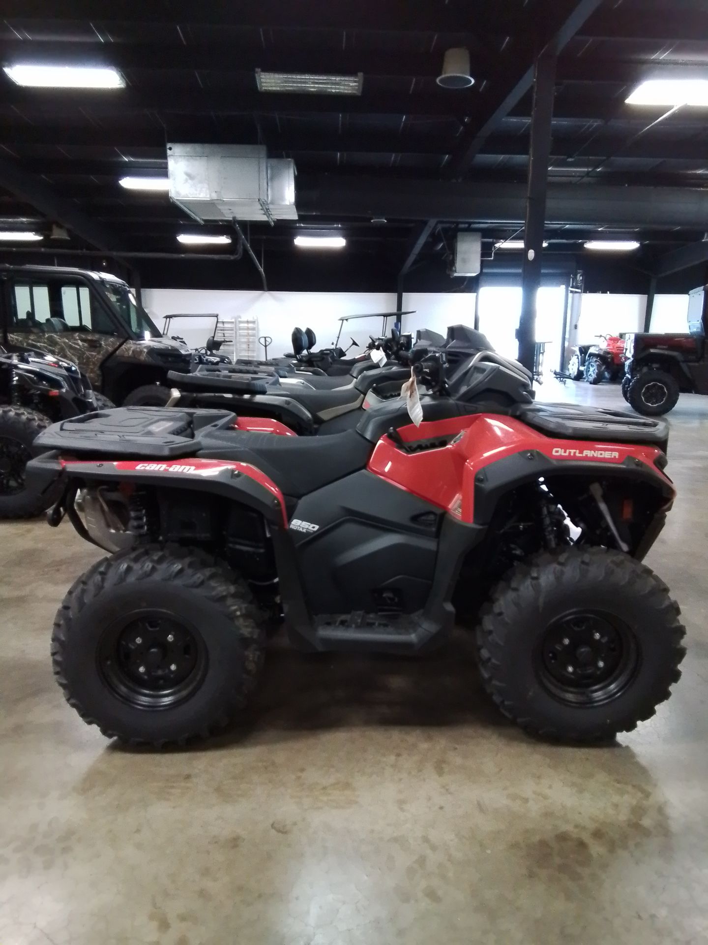 2025 Can-Am Outlander 850 in Greenville, Texas - Photo 4