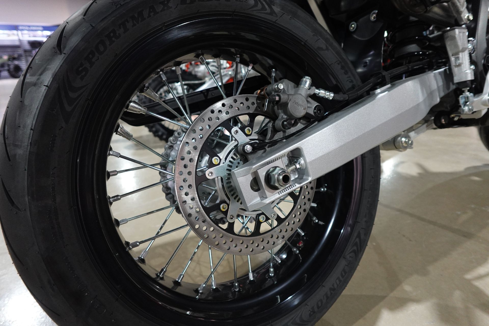 2025 Suzuki DR-Z4SM 8