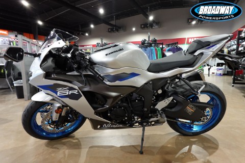 2027 Kawasaki Ninja ZX-6R ABS — photo 1 of 13