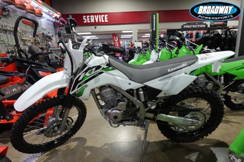 2027 Kawasaki KLX140R F — photo 1 of 7