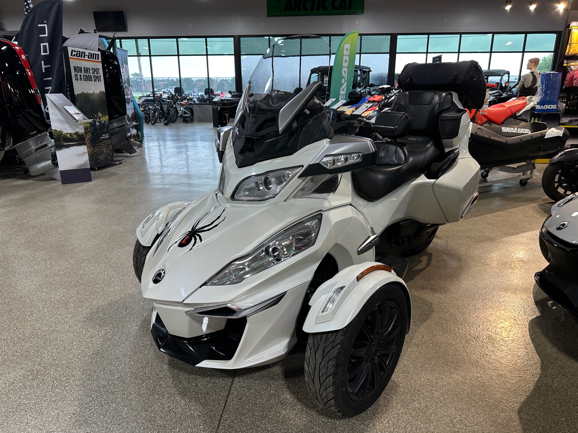 2016 Can-Am Spyder RT-S SE6 in Roscoe, Illinois - Photo 1