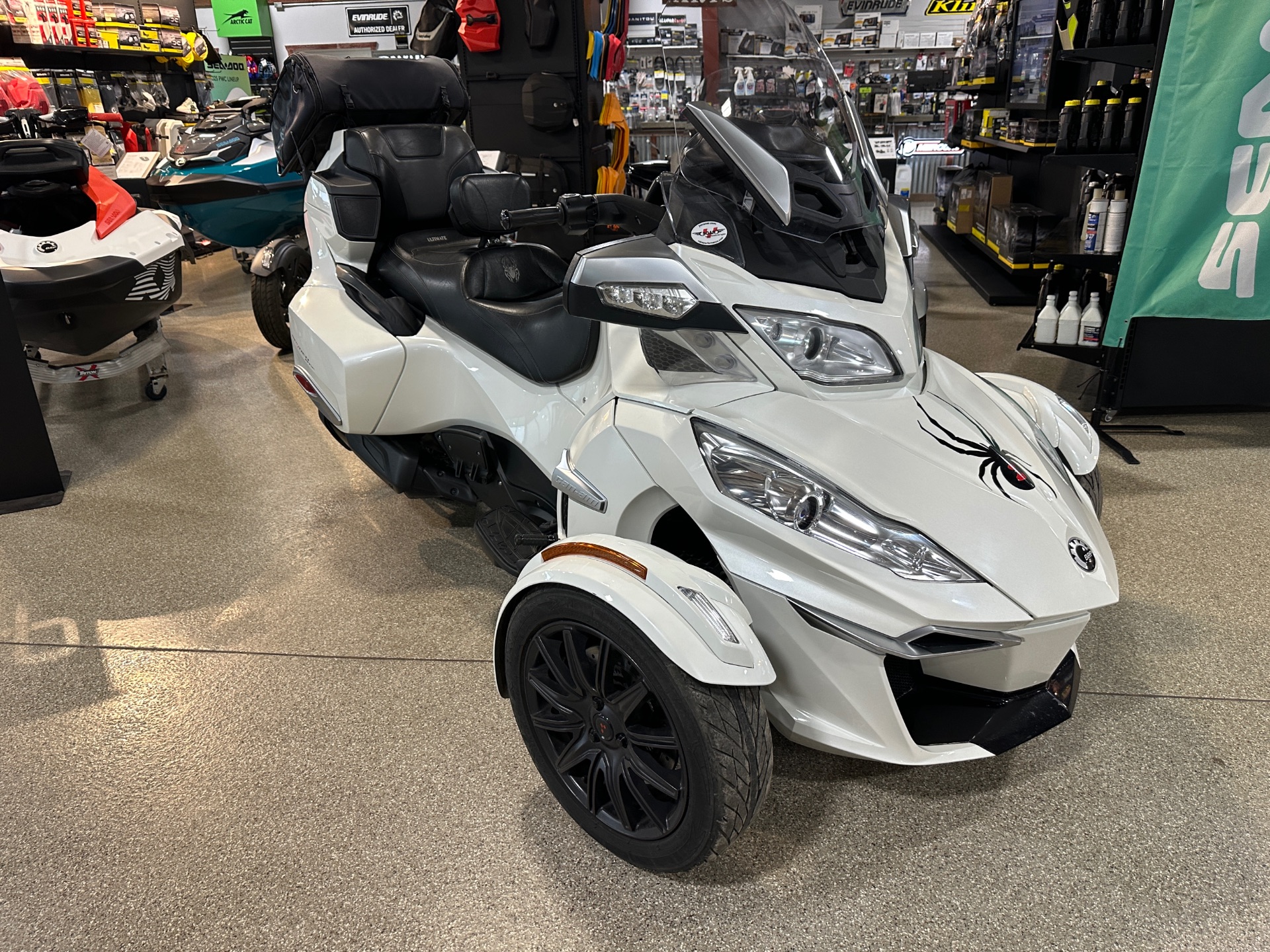 2016 Can-Am Spyder RT-S SE6 in Roscoe, Illinois - Photo 3
