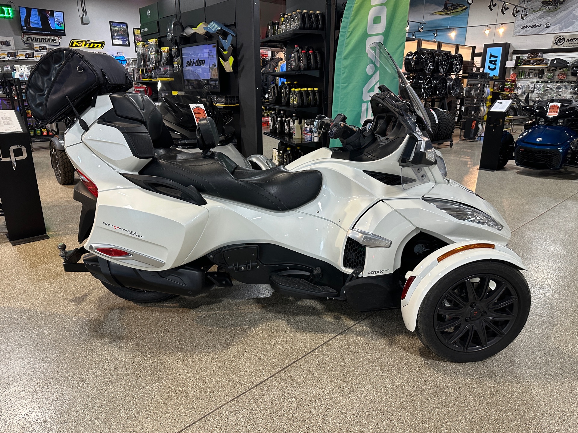 2016 Can-Am Spyder RT-S SE6 in Roscoe, Illinois - Photo 4