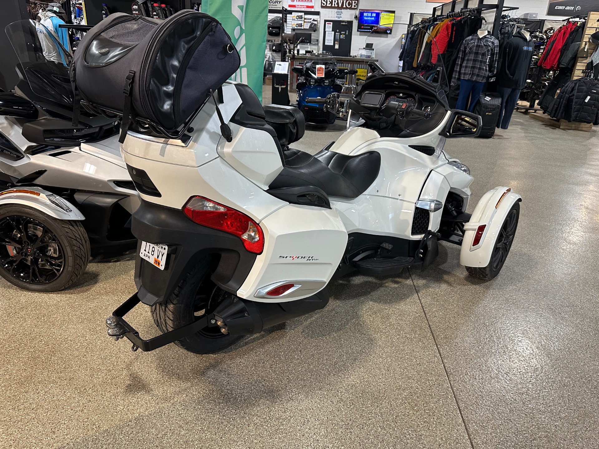 2016 Can-Am Spyder RT-S SE6 in Roscoe, Illinois - Photo 5
