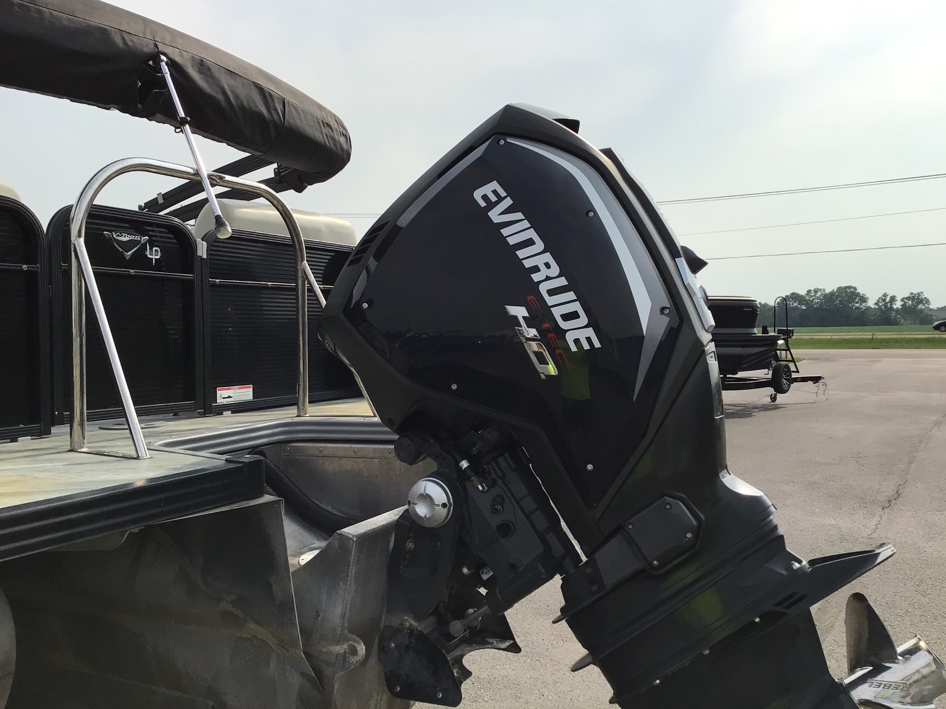 2017 Manitou 25 Aurora LE in Roscoe, Illinois - Photo 8