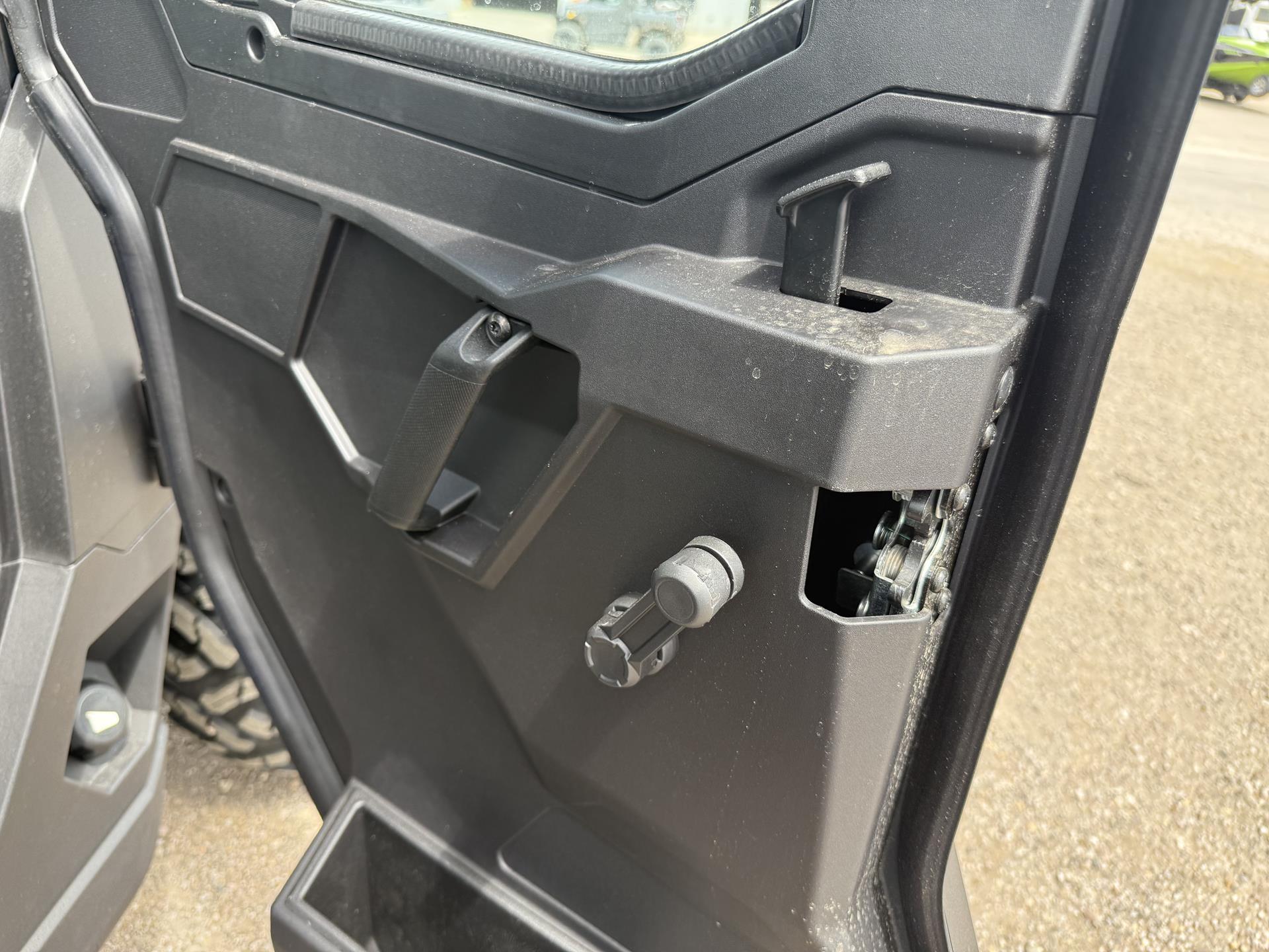 2027 Polaris Ranger Crew XP 1000 Cab 10