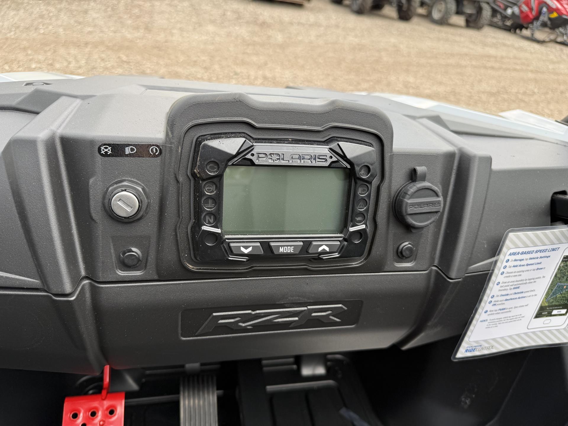2027 Polaris RZR 200 EFI 4