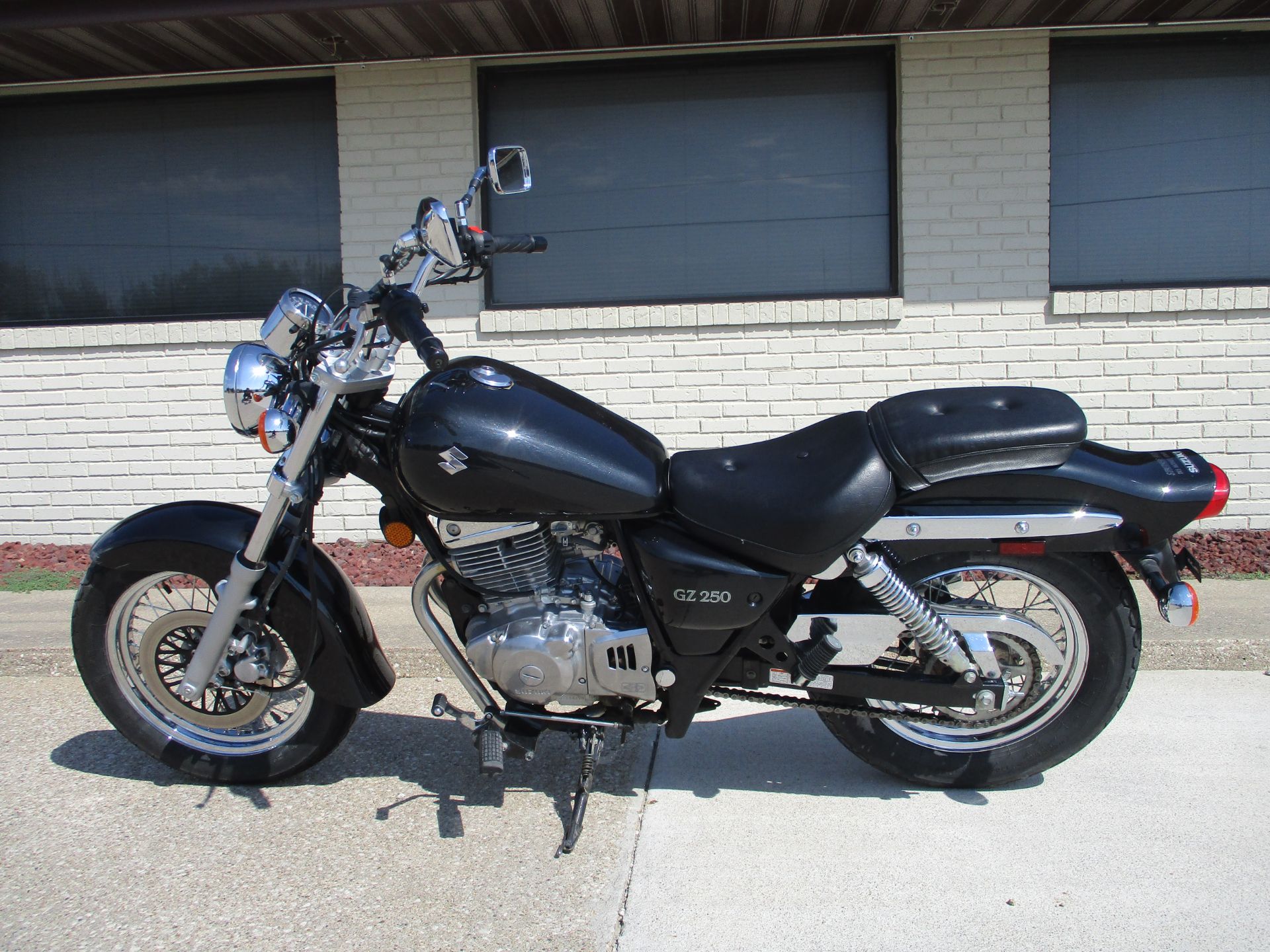 2005 Suzuki GZ250 in Winterset, Iowa - Photo 2