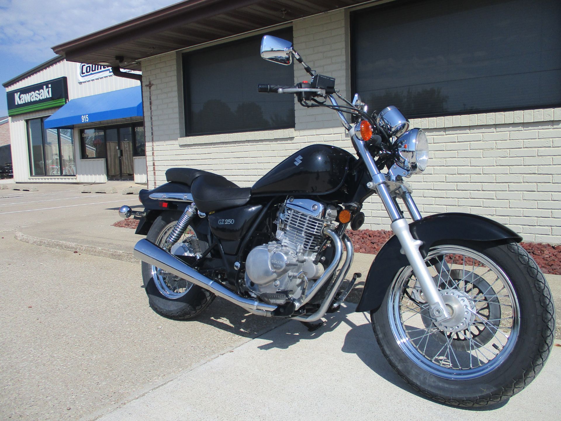 2005 Suzuki GZ250 in Winterset, Iowa - Photo 3
