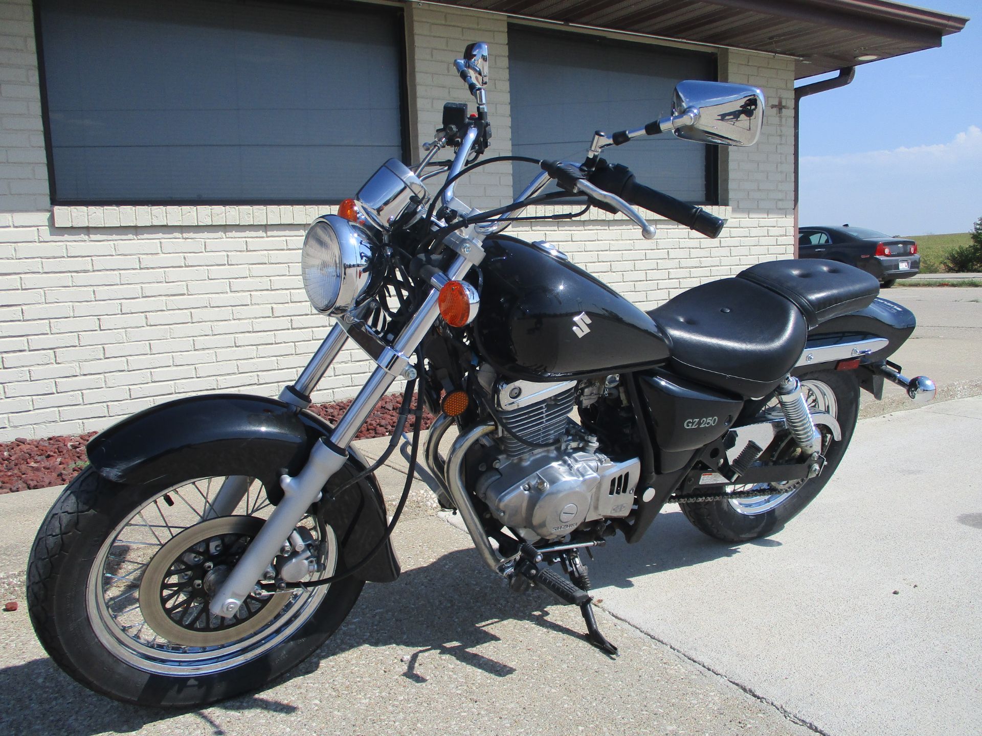 2005 Suzuki GZ250 in Winterset, Iowa - Photo 4