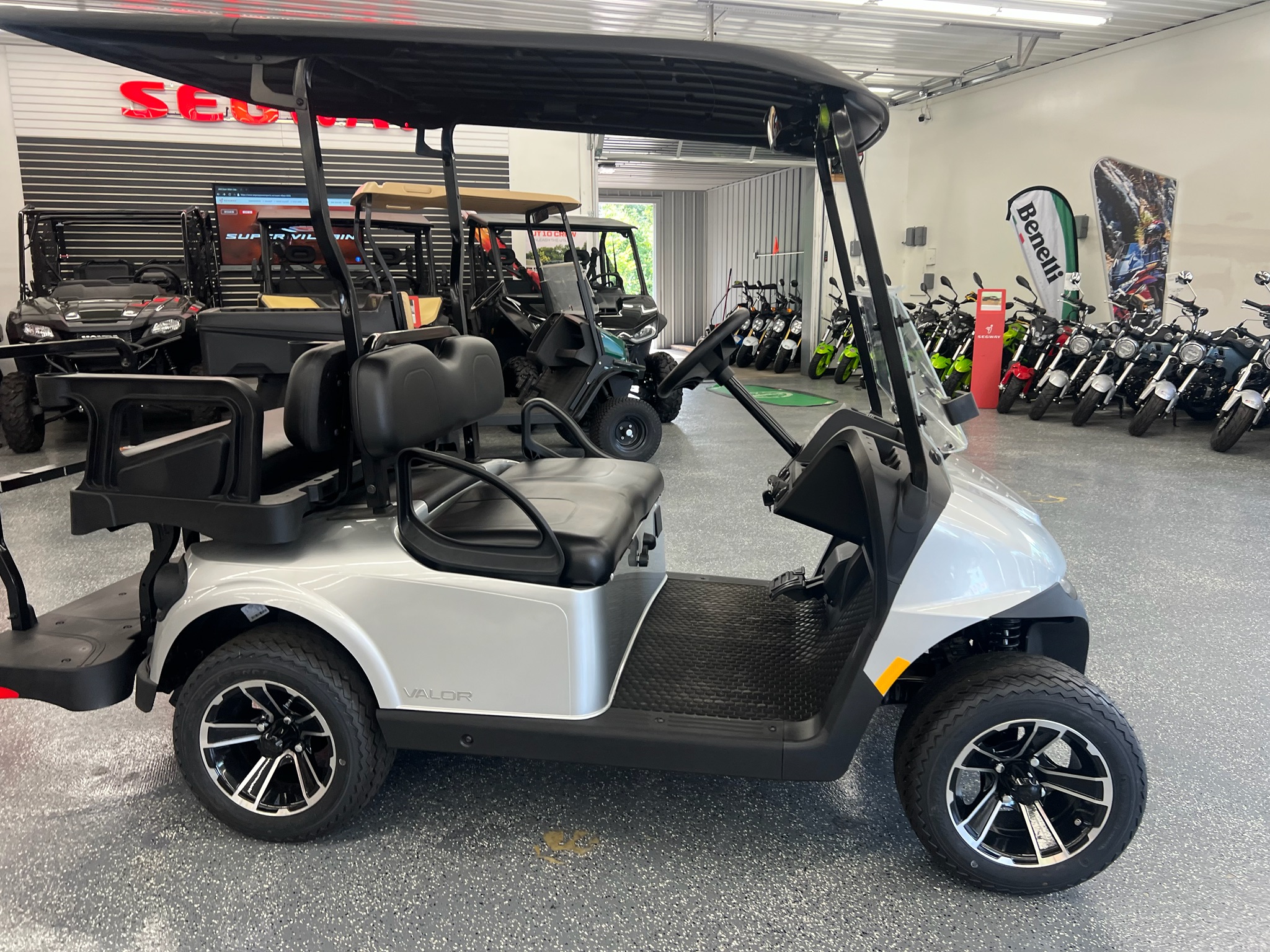 2027 EZGO RXV photo 2