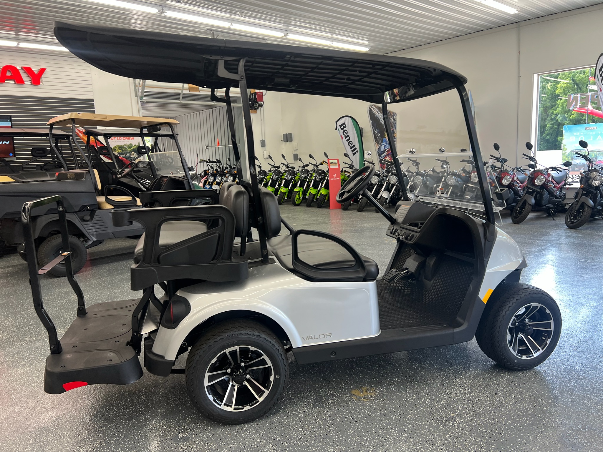 2027 EZGO RXV photo 5