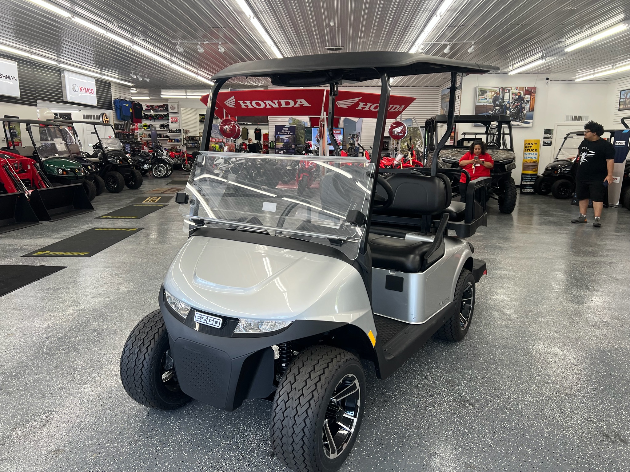 2027 EZGO RXV photo 9
