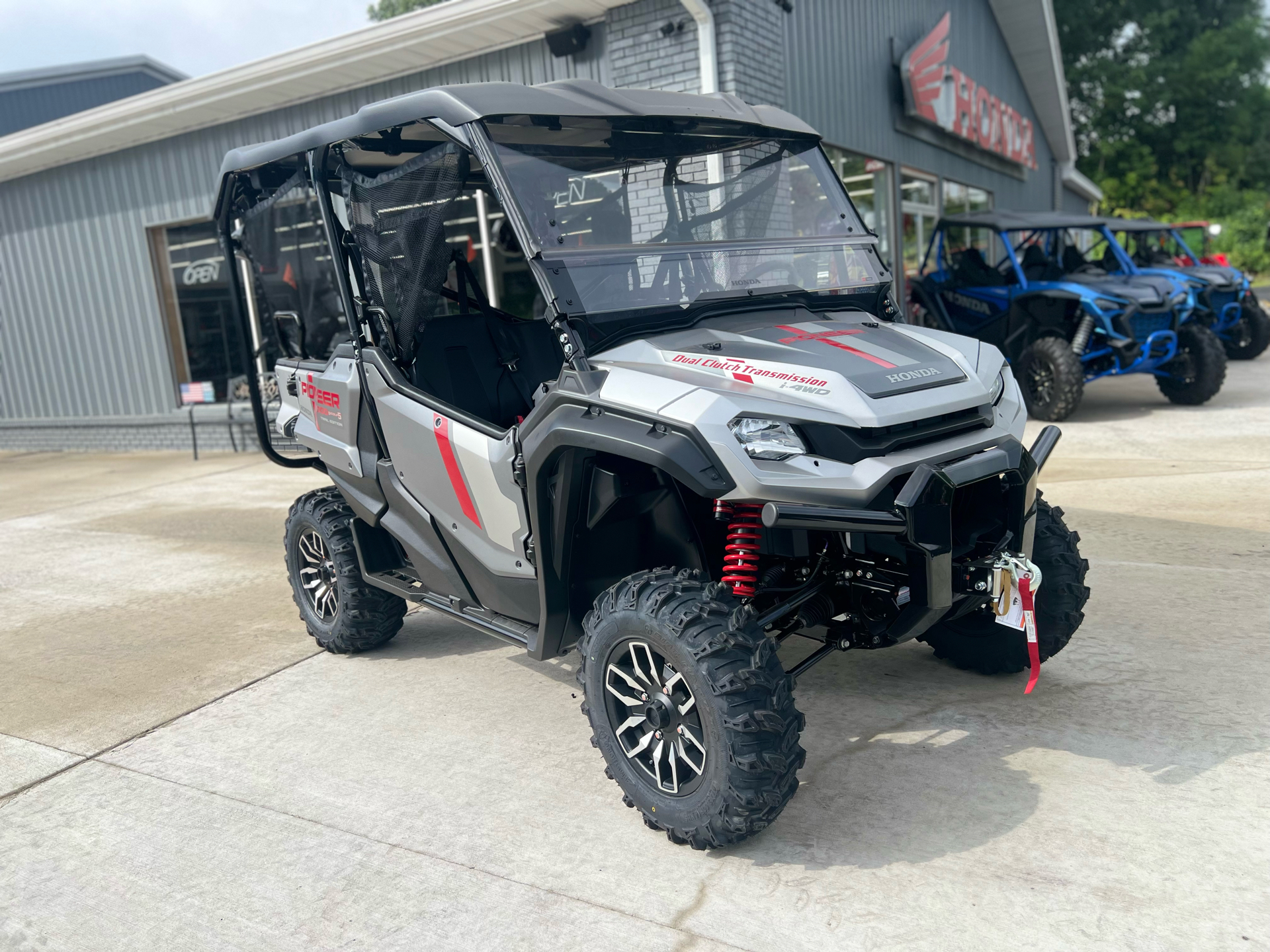 2018 Honda SXS10M5L PNR 5 LMTD - 999cc Standard Equipment & Specs