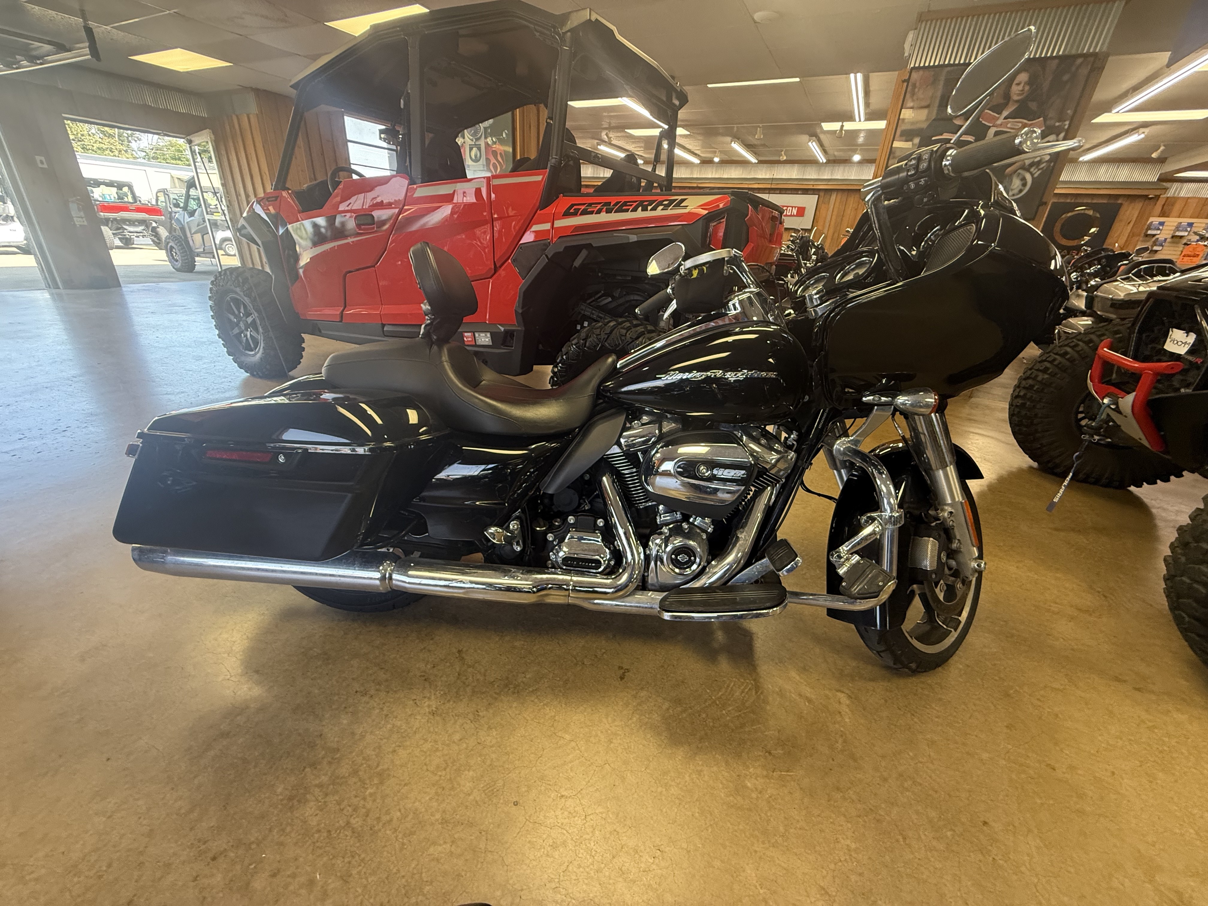 2017 Harley-Davidson Road Glide® Special 1