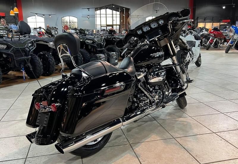 2017 Harley-Davidson Street Glide® Special 3