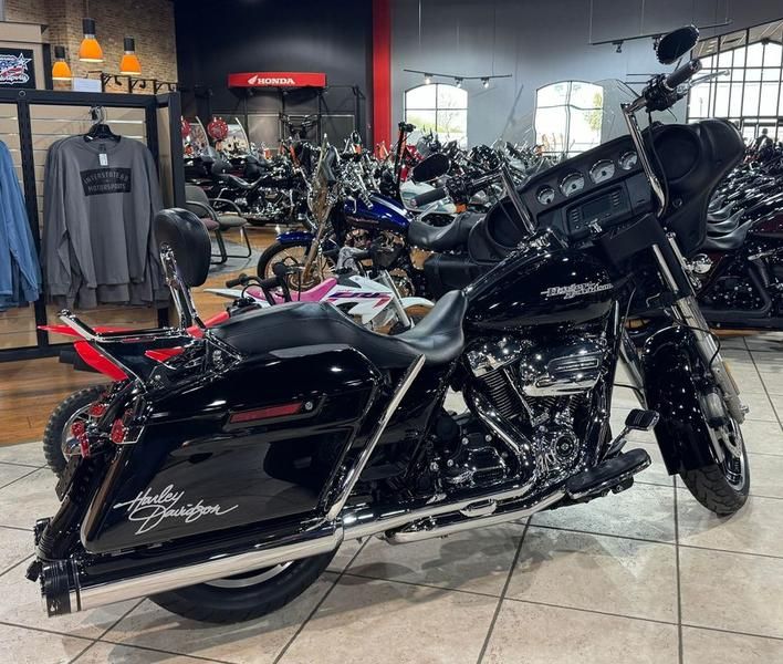 2017 Harley-Davidson Street Glide® 3