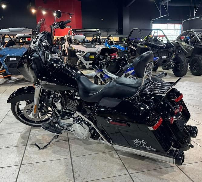 2017 Harley-Davidson Street Glide® 4