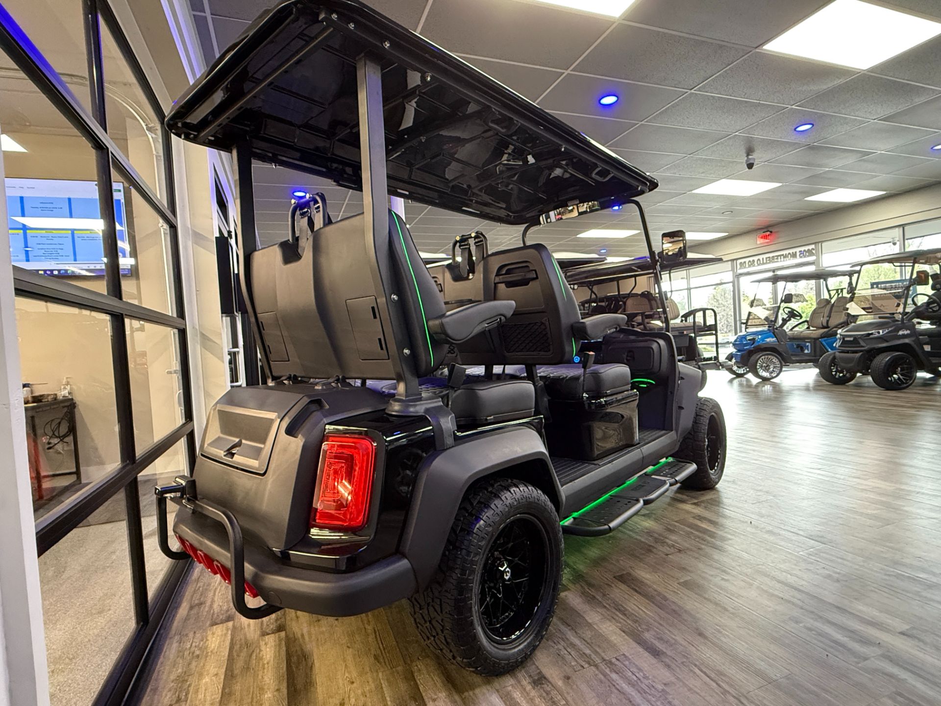 VIP SPECIAL LIMITED 海神 4-570 New 2026 Venom Stealth 4p, Colorado Springs CO | Specs, Price