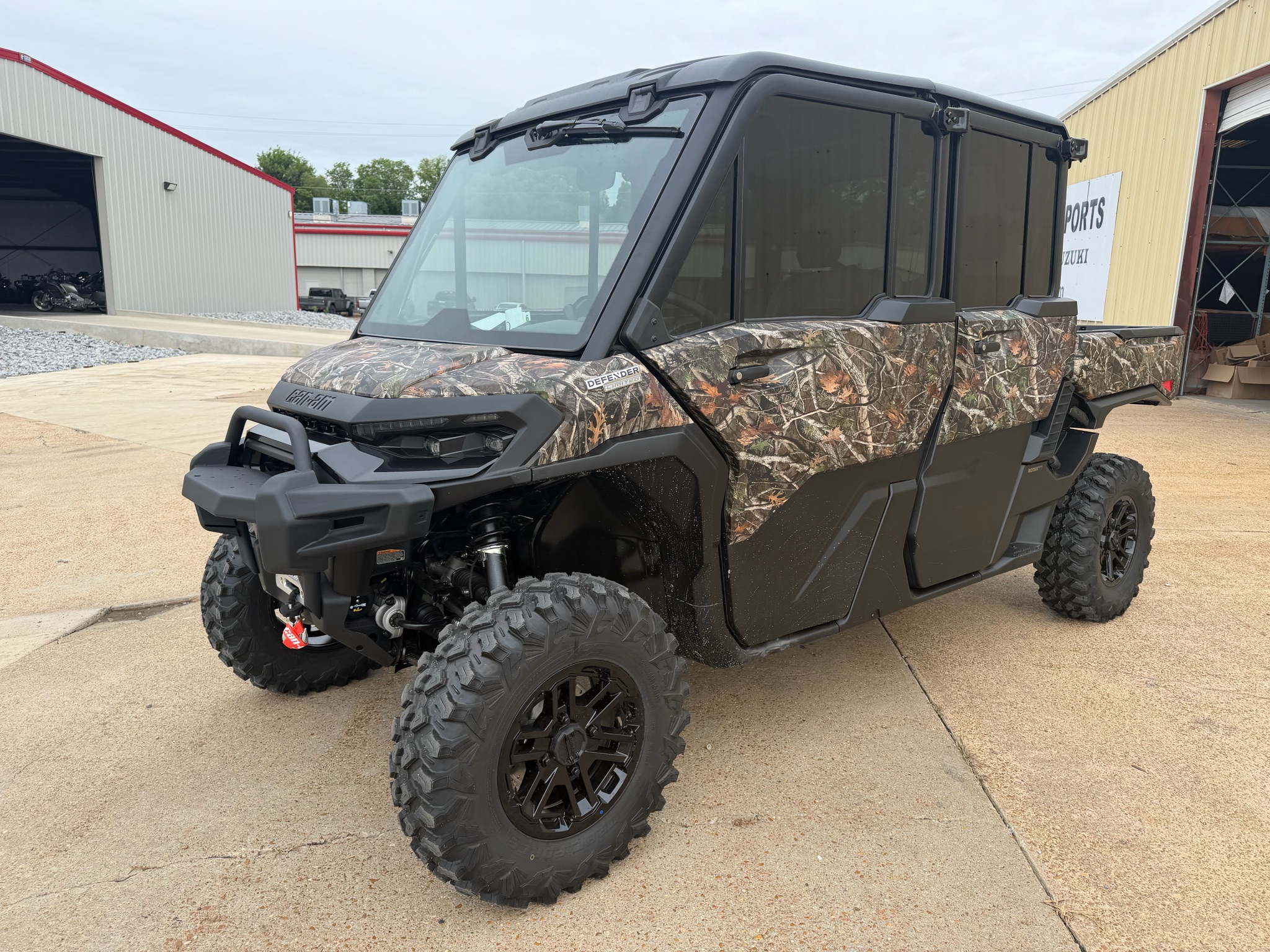 2026 Can-Am™ Defender MAX Limited HD11 1