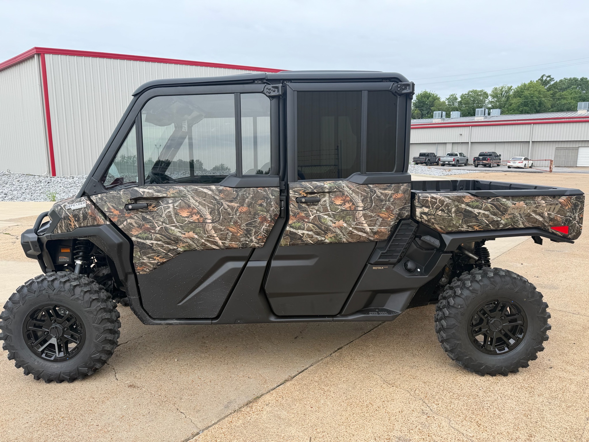 2026 Can-Am™ Defender MAX Limited HD11 3