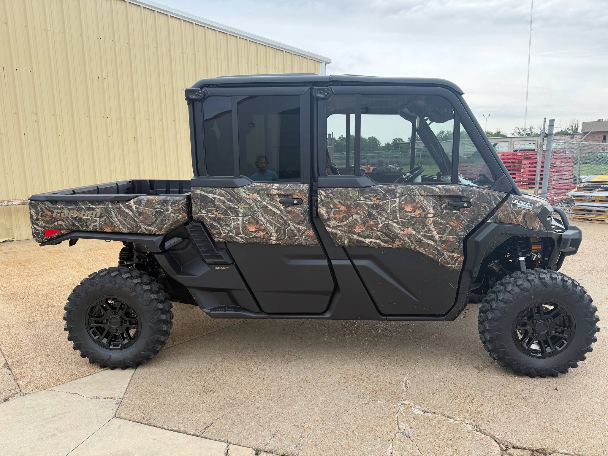 2026 Can-Am™ Defender MAX Limited HD11 5