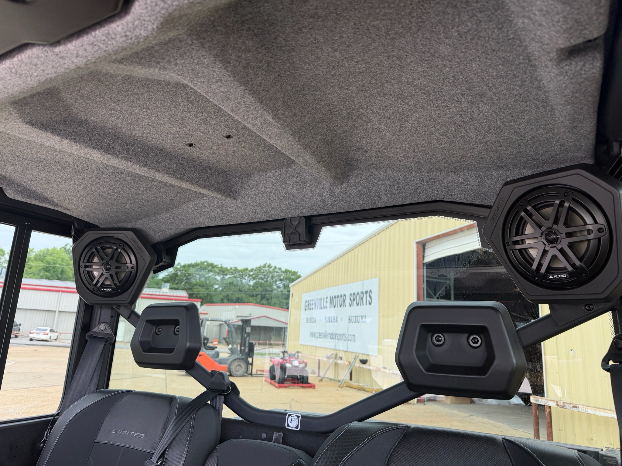 2026 Can-Am™ Defender MAX Limited HD11 9