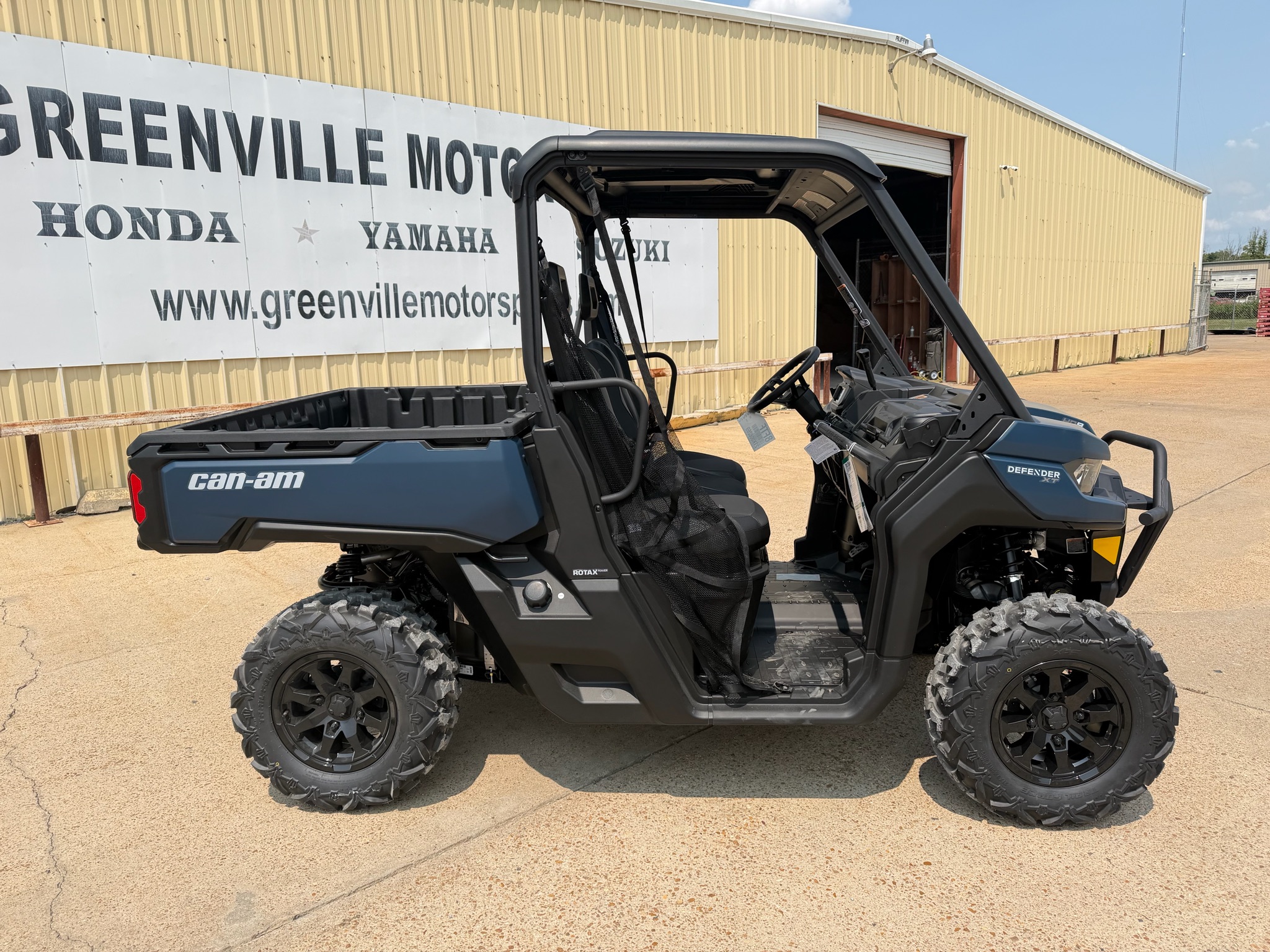 2026 Can-Am™ Defender XT HD9 4