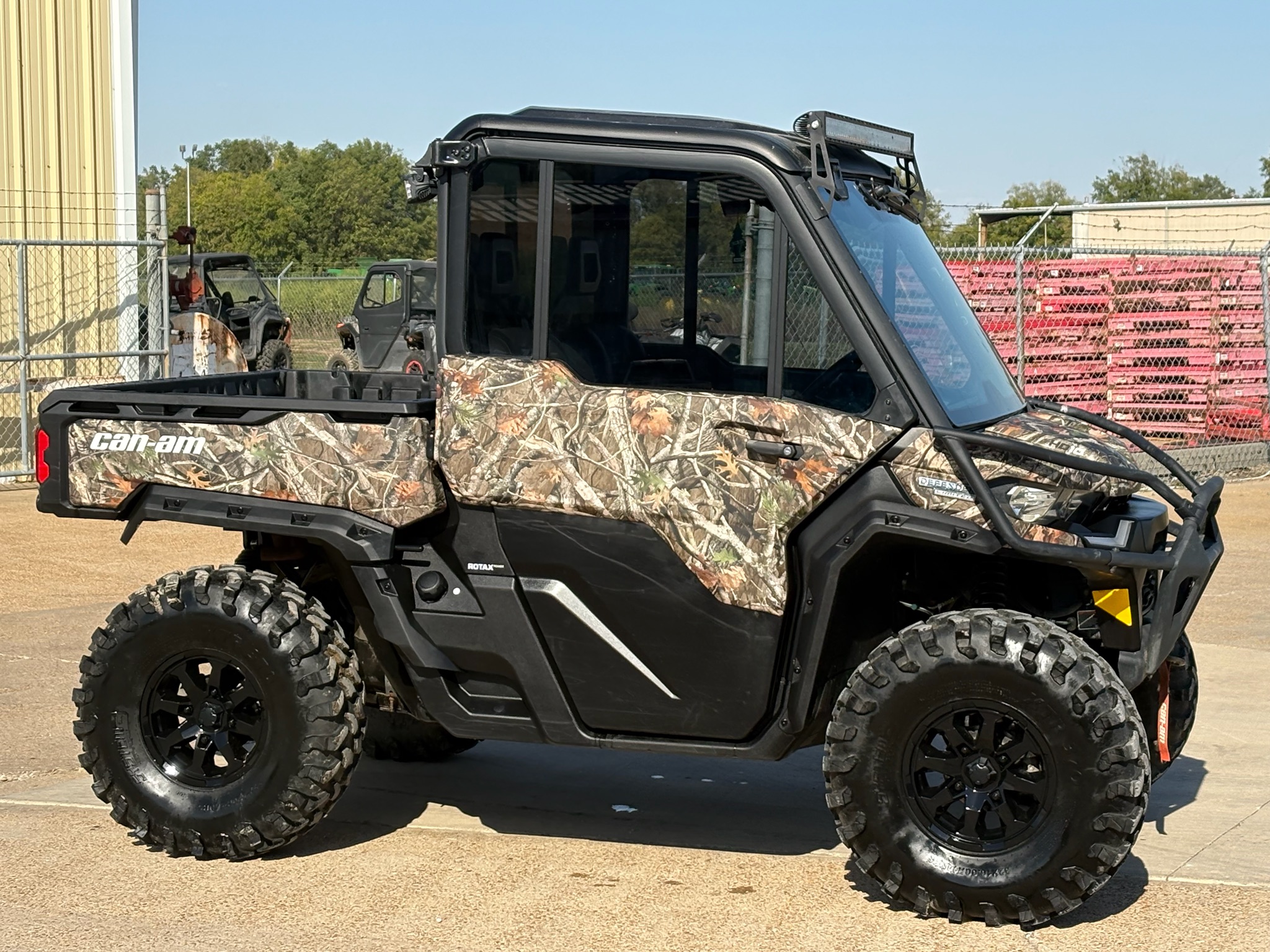2025 Can-Am™ Defender Limited 3