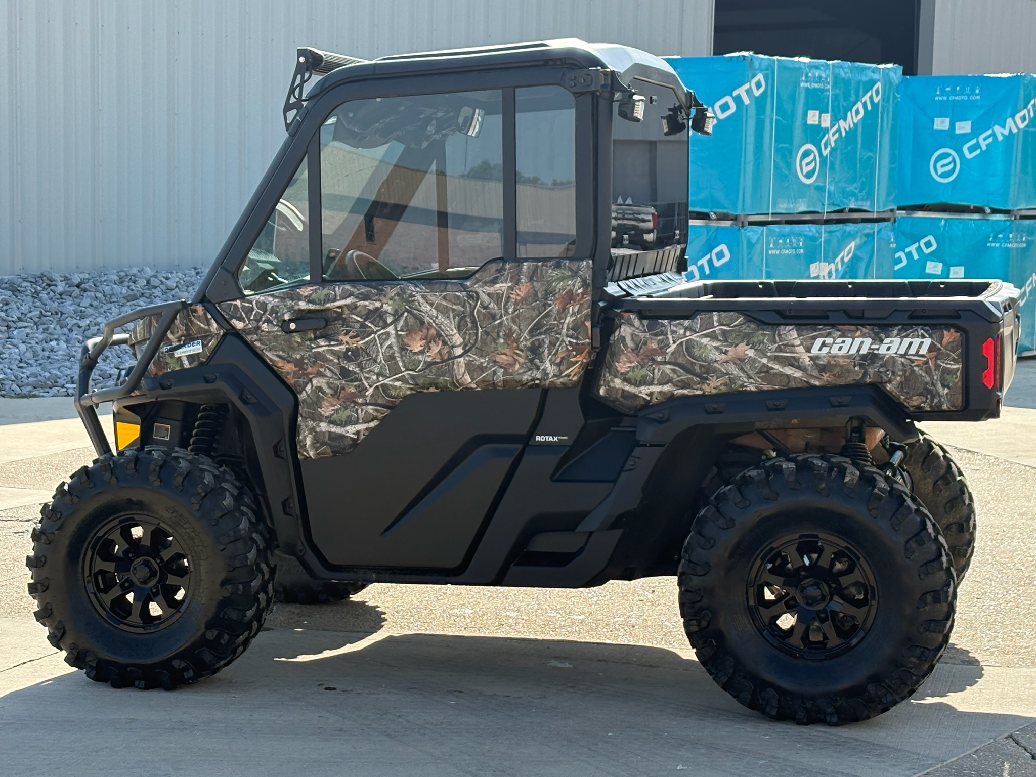 2025 Can-Am™ Defender Limited 7