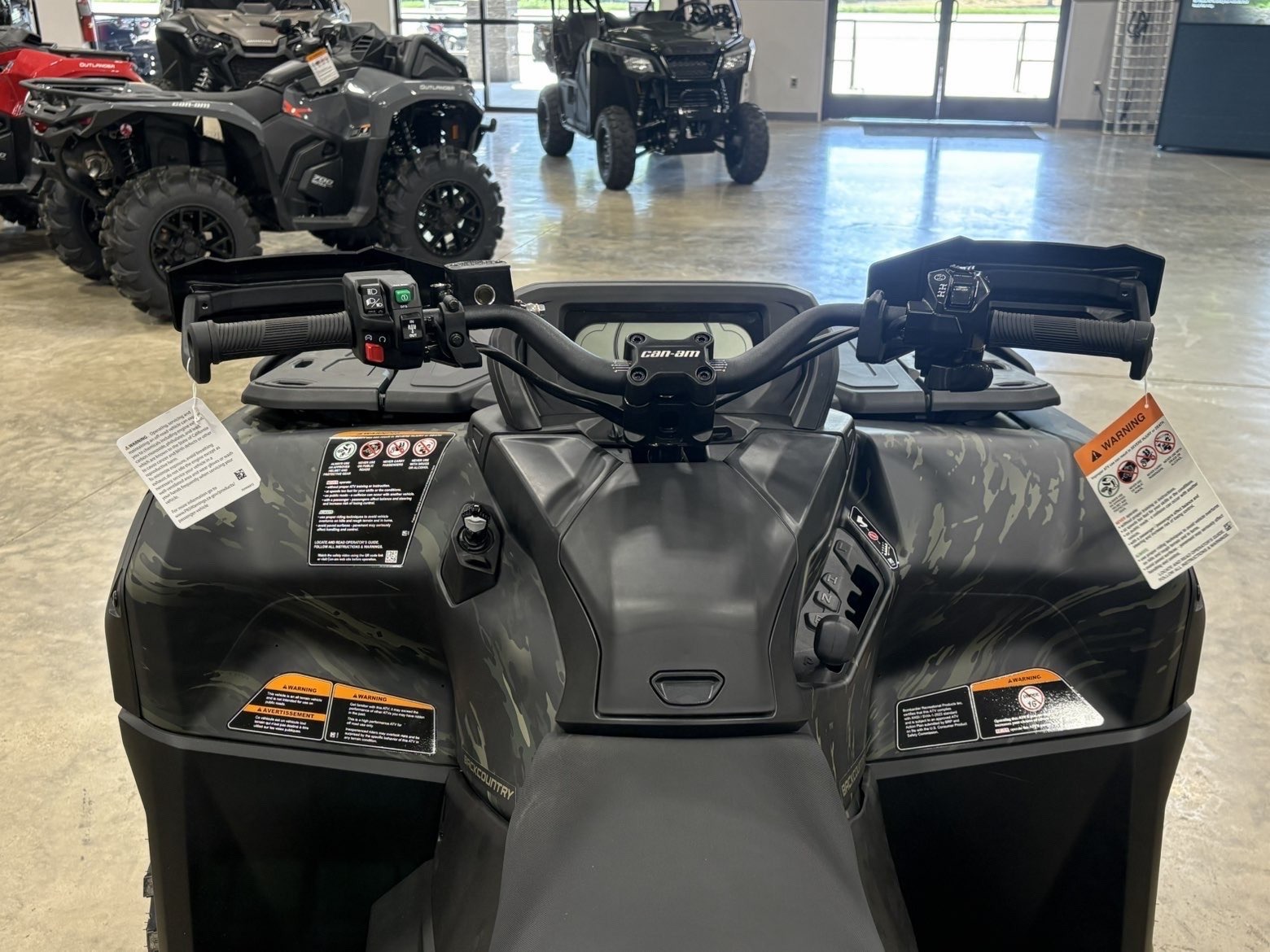 2027 Can-Am™ Outlander Backcountry 1000R 8