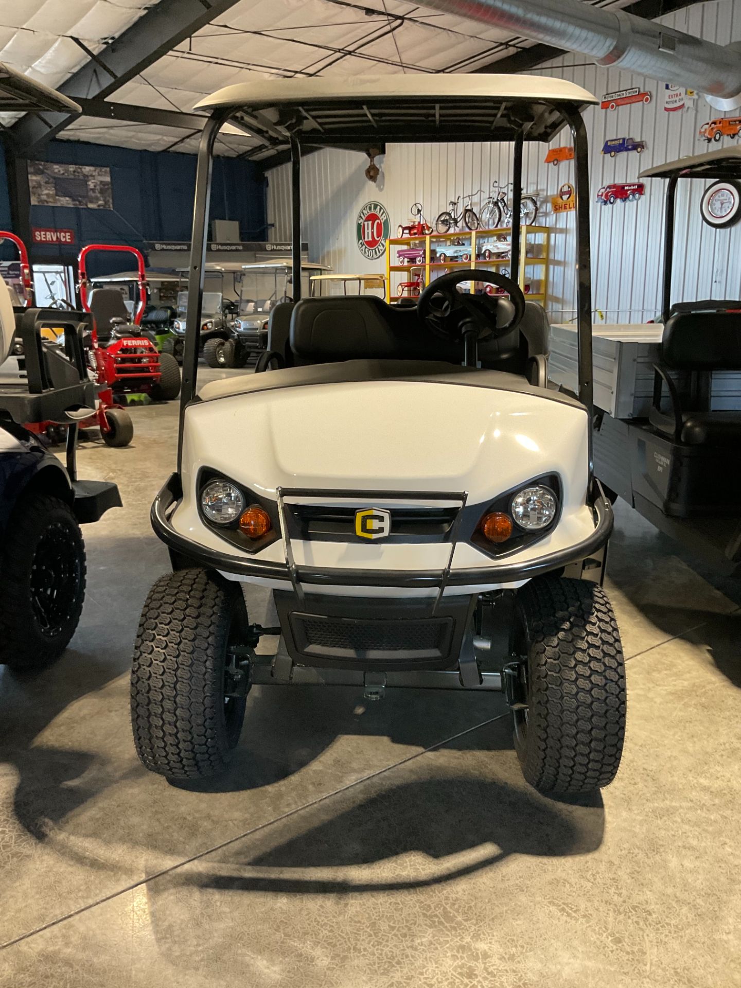 2025 Cushman Hauler photo 3