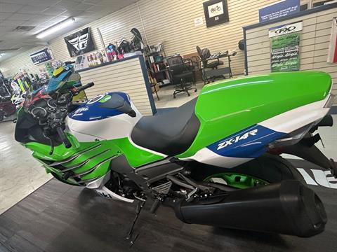 シトロン　32、100 Kawasaki ZX-14 2006 (Preowned) Full custom build - Less than