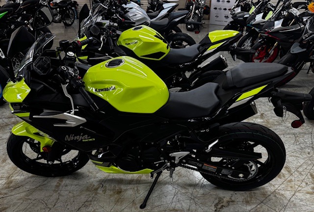 2026 Kawasaki Ninja® 500 ABS 1