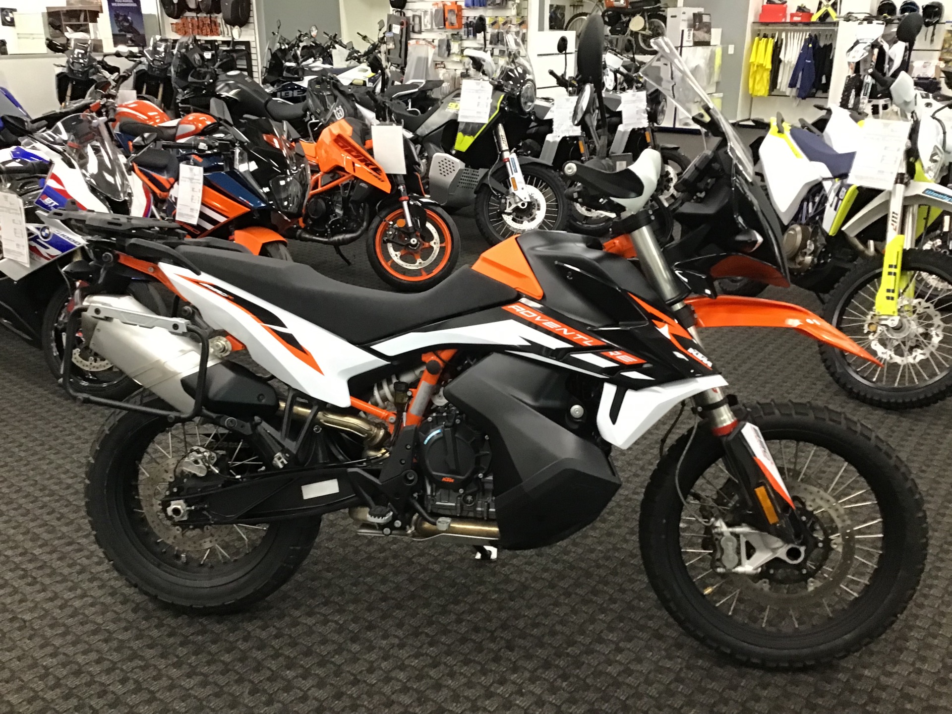2022 890 Adventure R