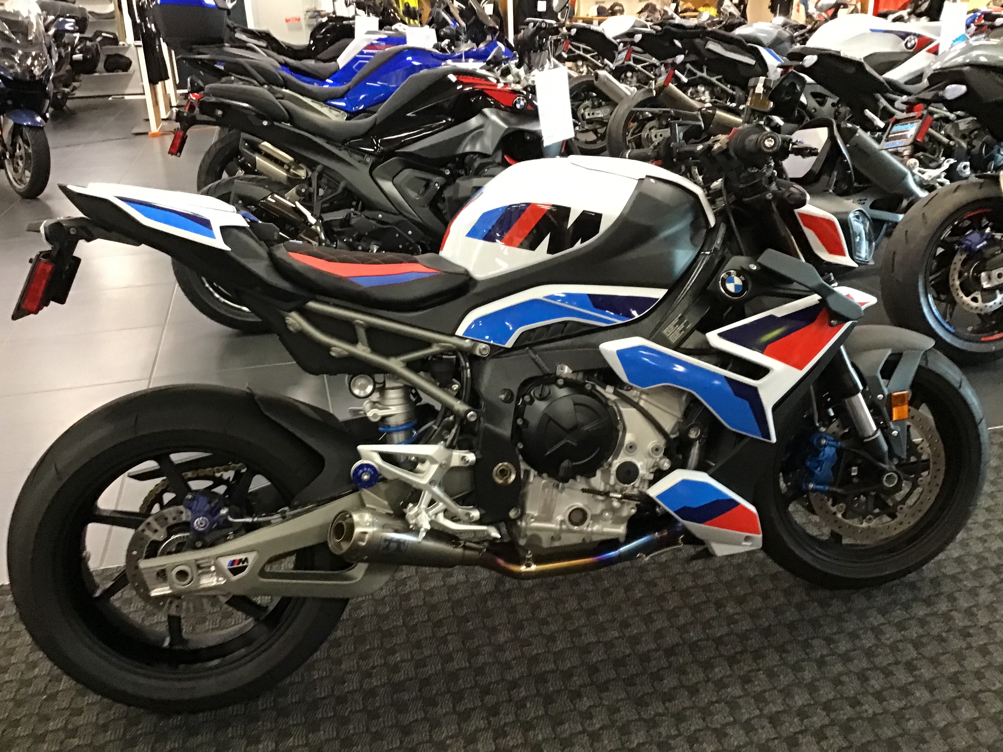2026 M 1000 R
