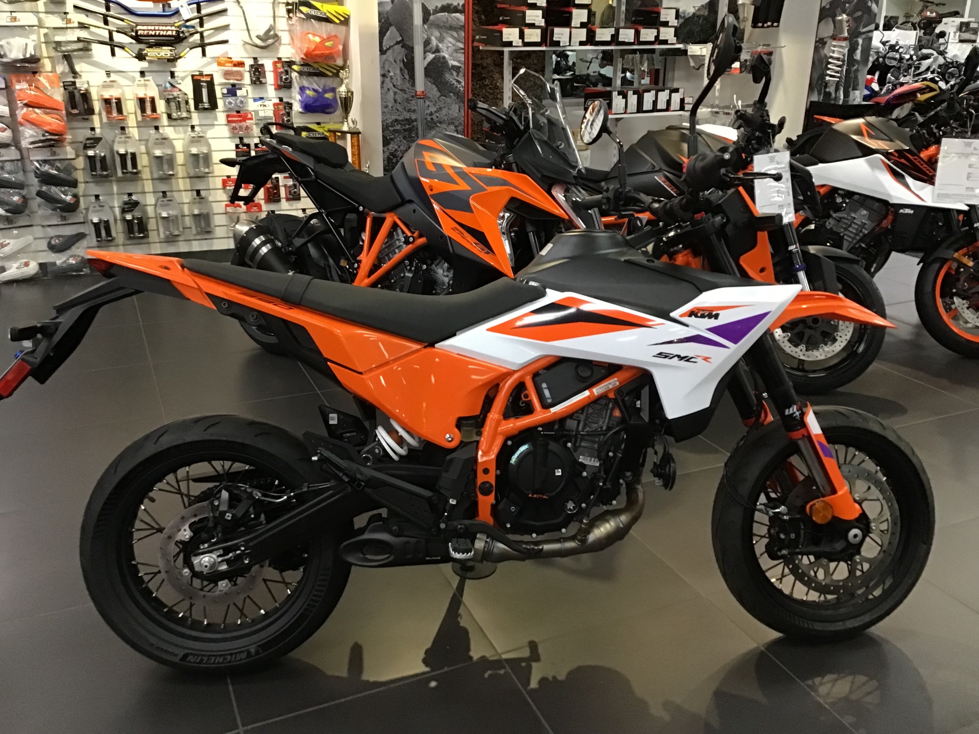 2026 390 SMC R