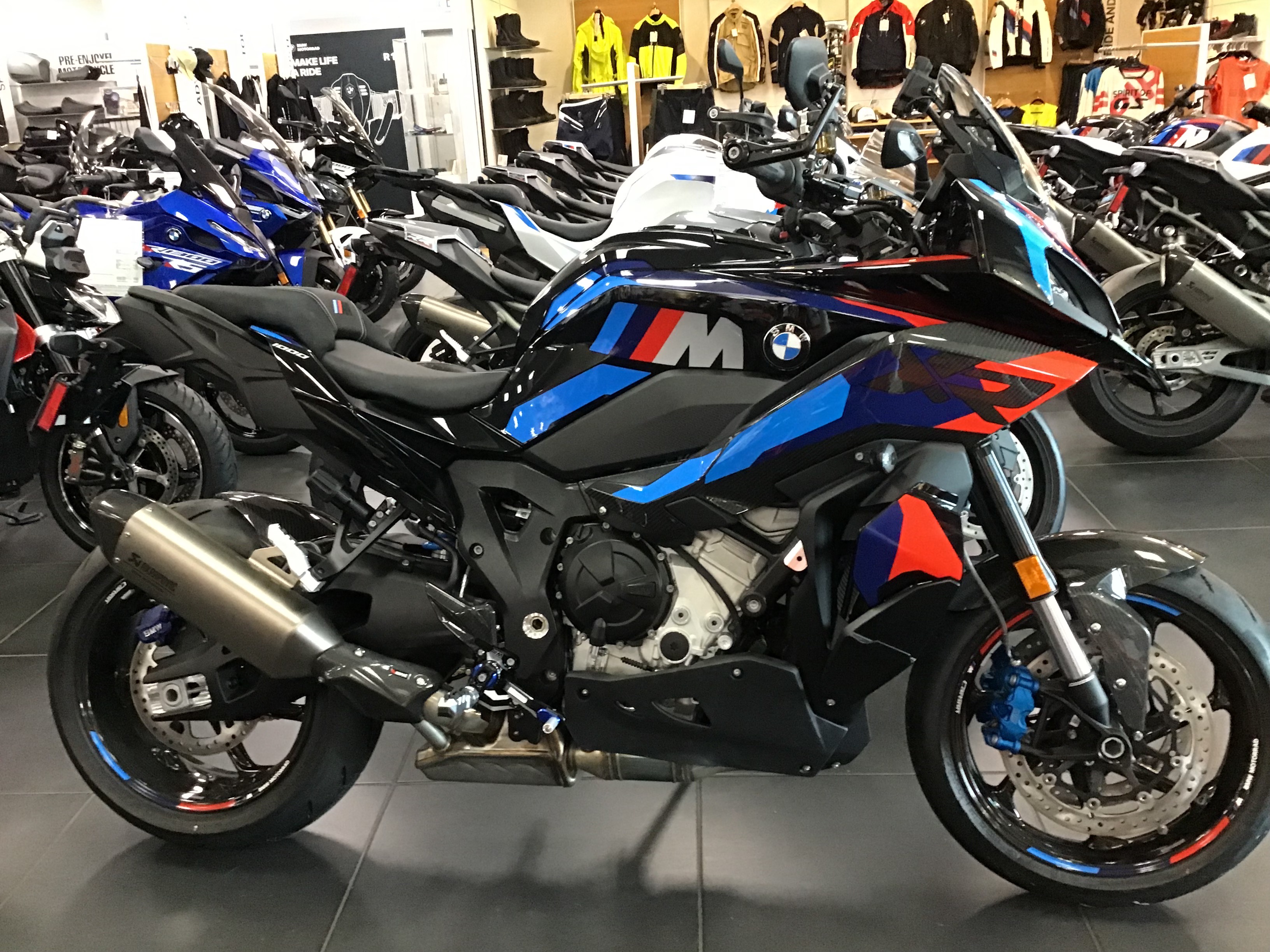 2026 M 1000 XR
