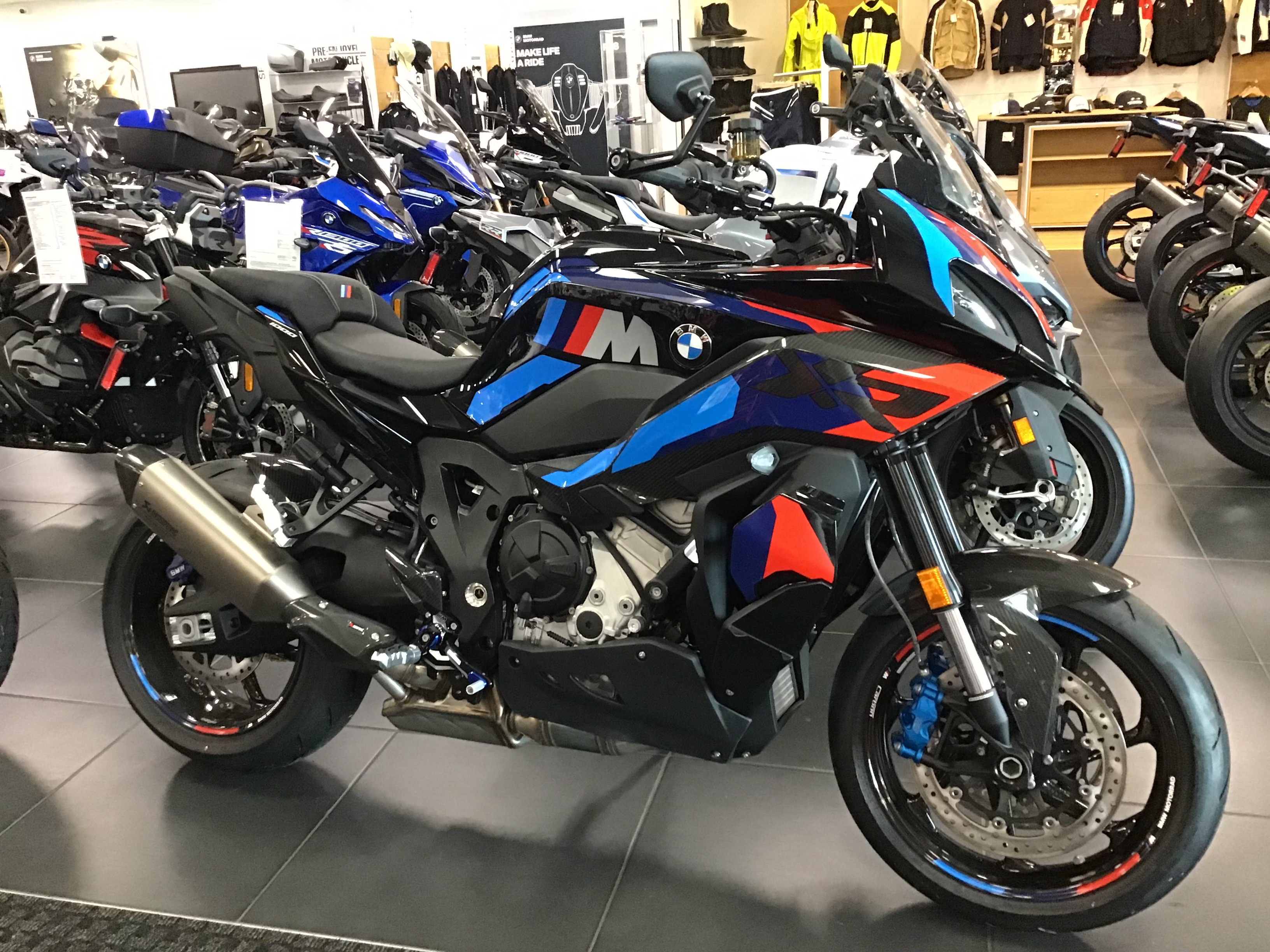 2026 M 1000 XR
