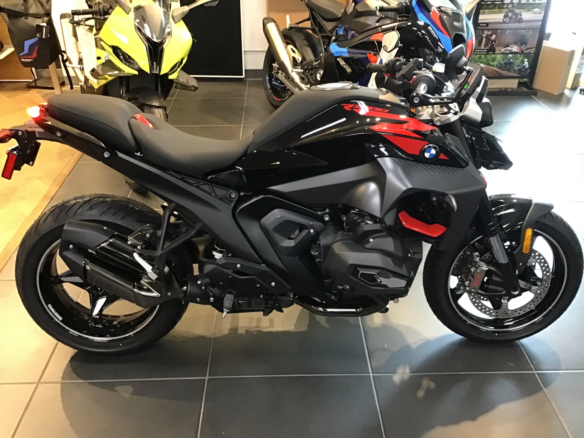 2026 R 1300 R