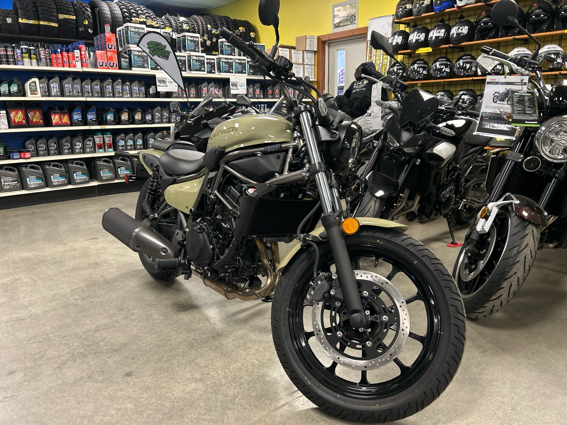 New 2025 Kawasaki Eliminator Pearl Sand Khaki | Motorcycles in