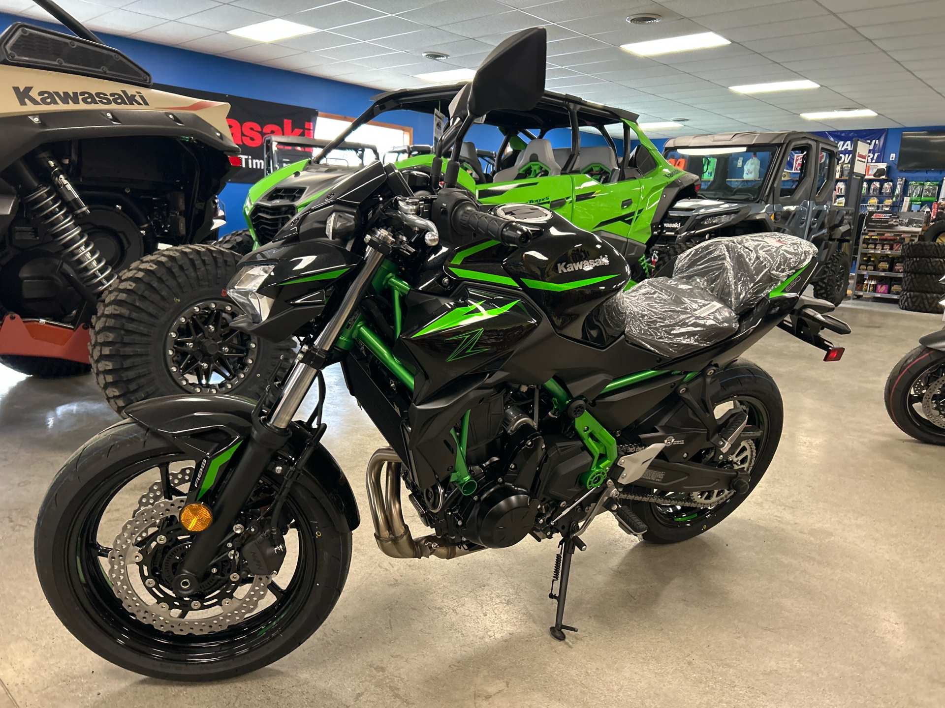 新品　Fitkeep M New 2025 Kawasaki Z650 ABS Metallic Spark Black / Green