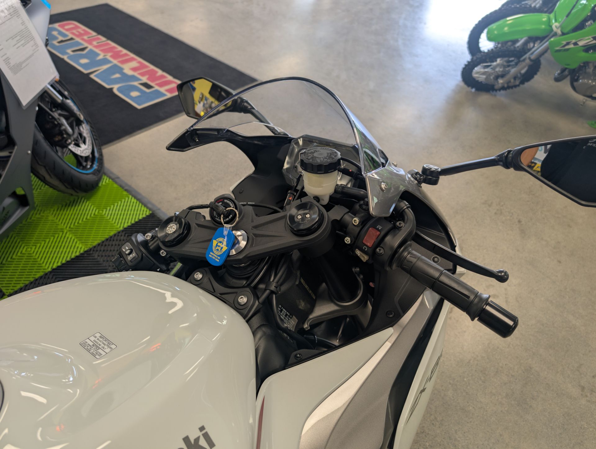 New 2025 Kawasaki Ninja ZX-6R Pearl Robotic White / Metallic