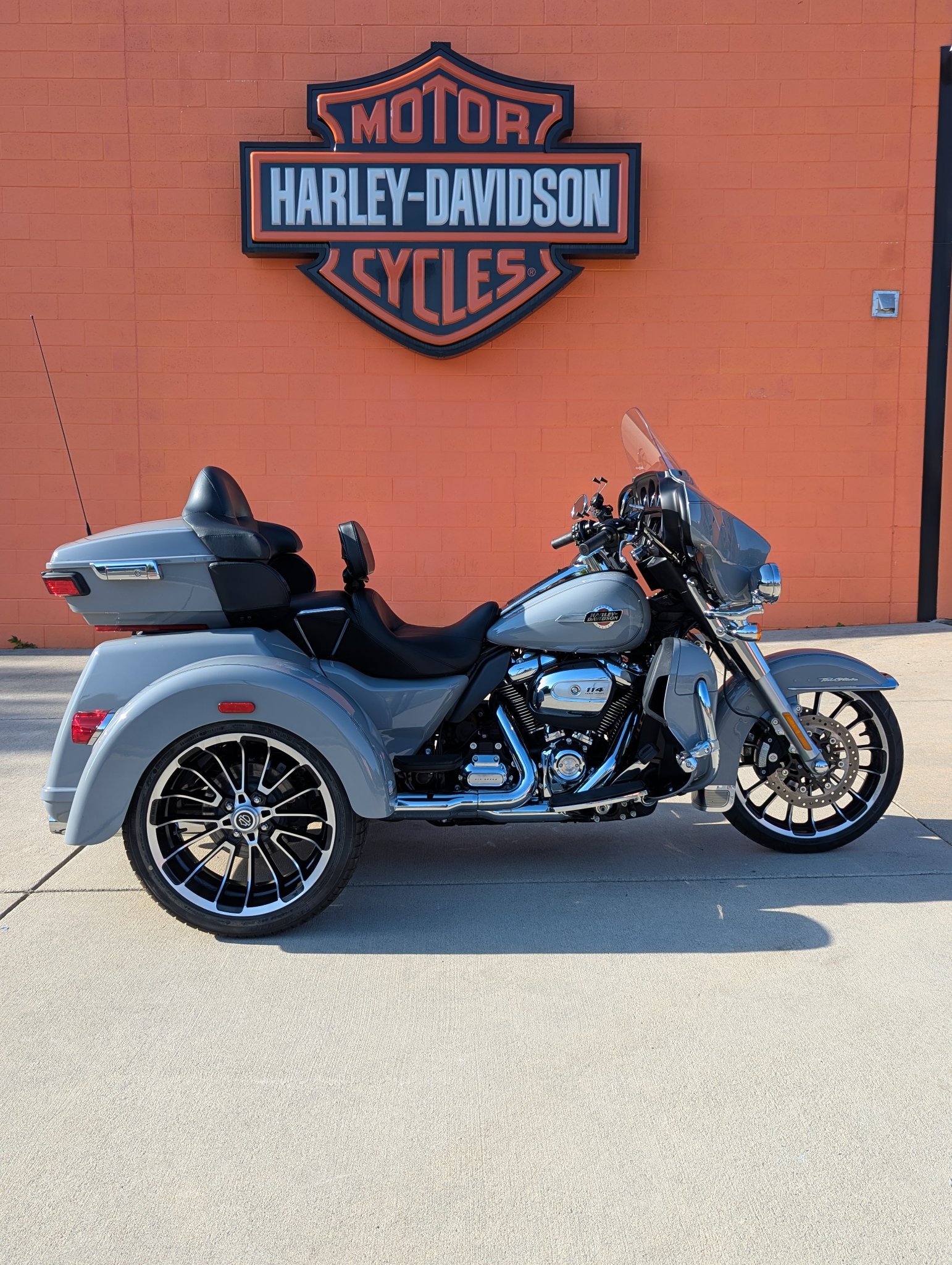 2025 Harley-Davidson Tri Glide® Ultra 1
