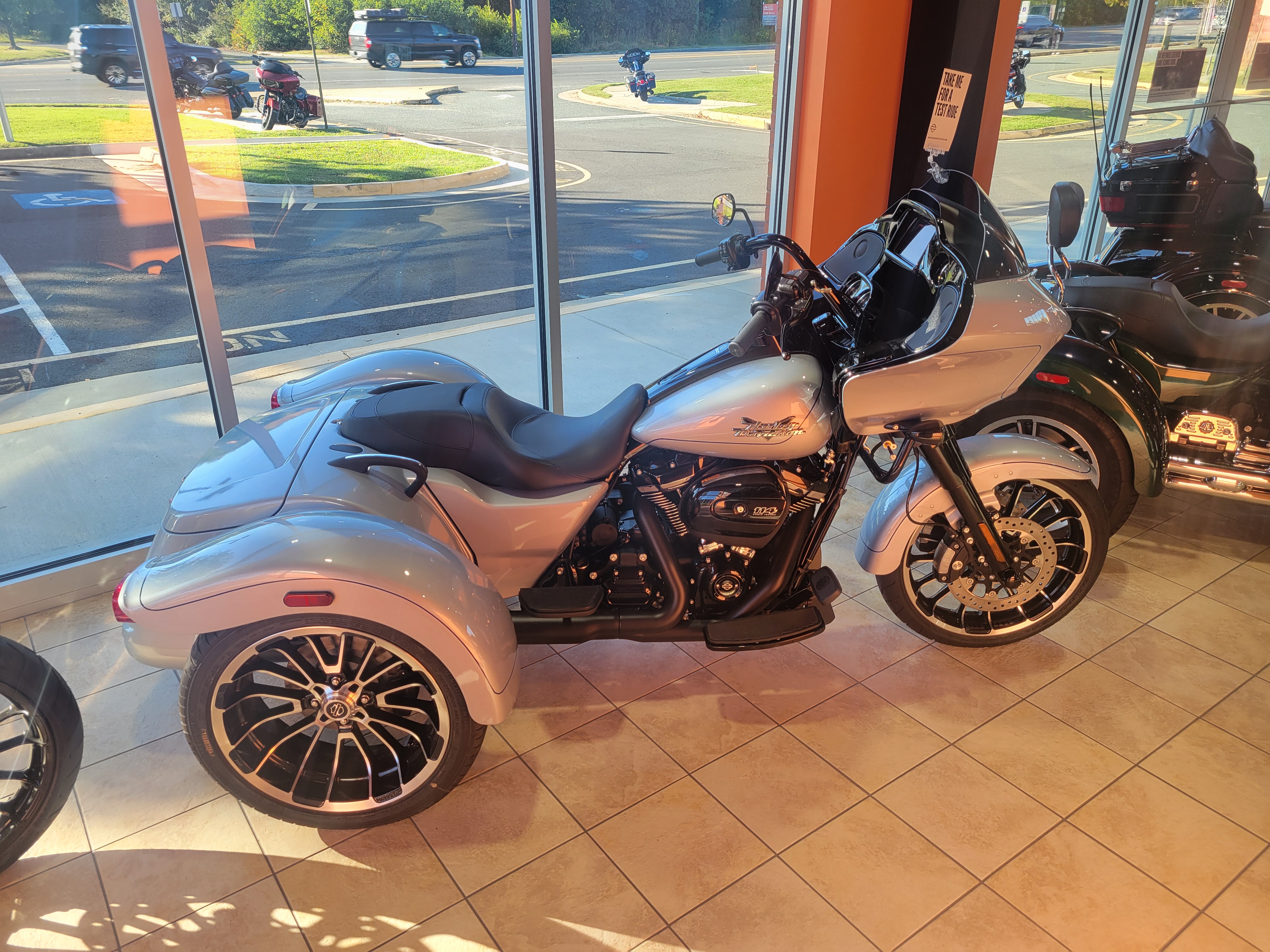 2024 Harley-Davidson Road Glide® 3 1