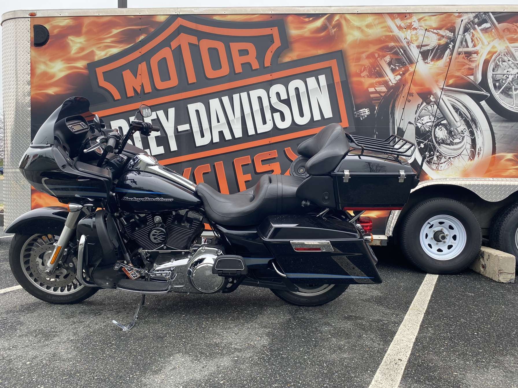 Used 2013 Harley-Davidson Road Glide® Ultra Midnight Pearl