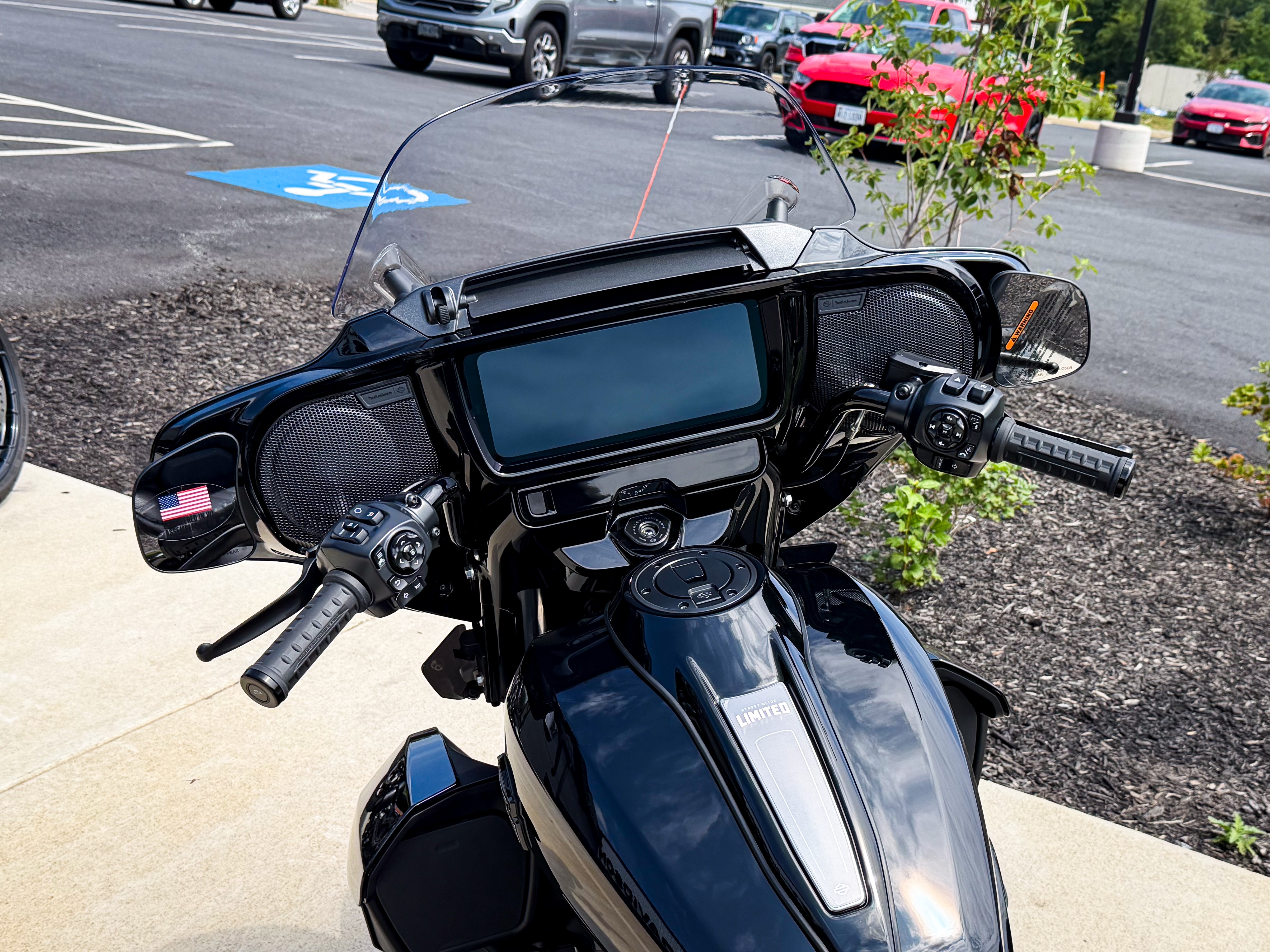2026 Harley-Davidson Street Glide® Limited 6