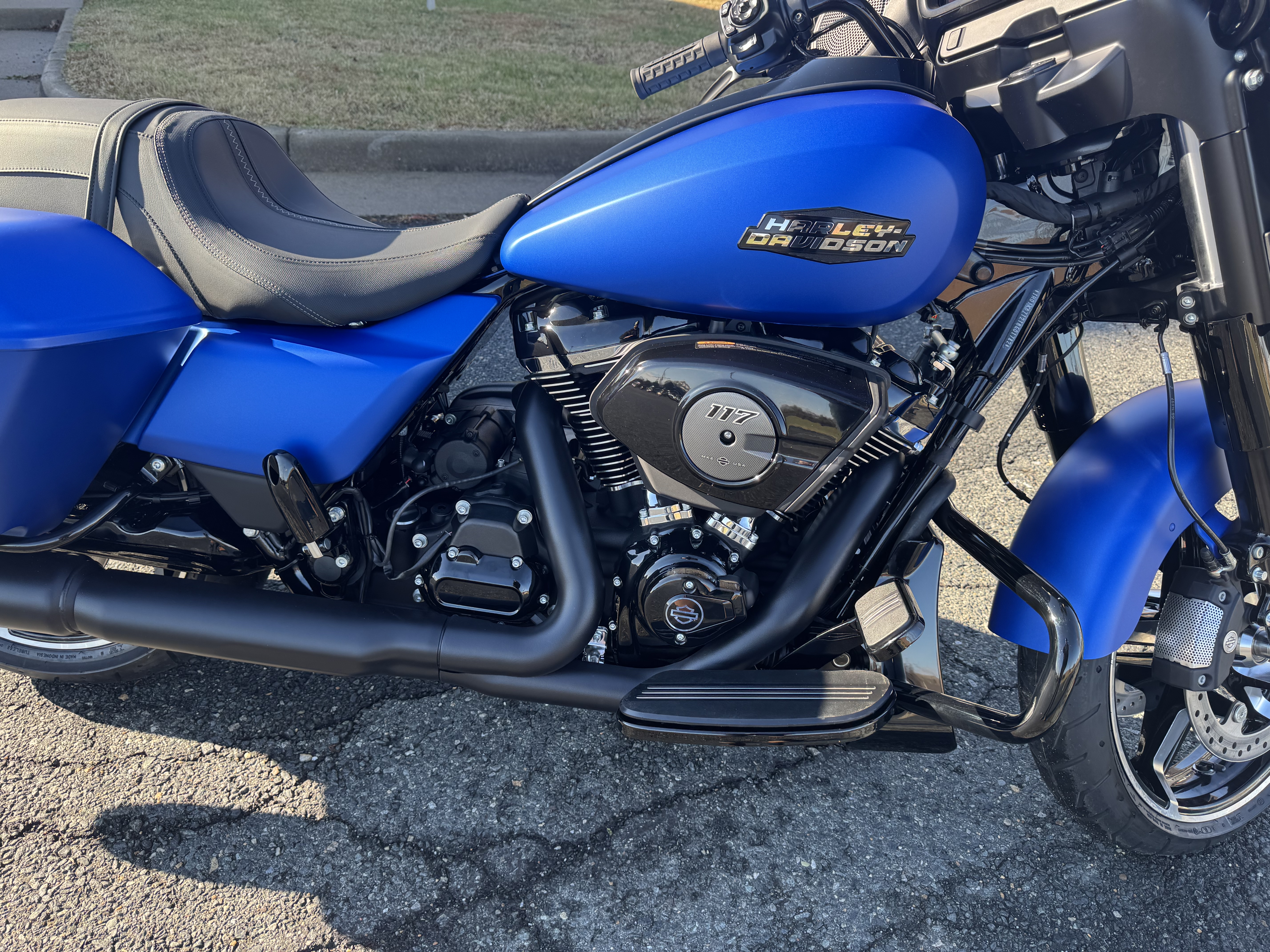 【Em】Harley Davidson 38 New 2026 Harley-Davidson Street Glide® Aurora Blue Denim Black Two