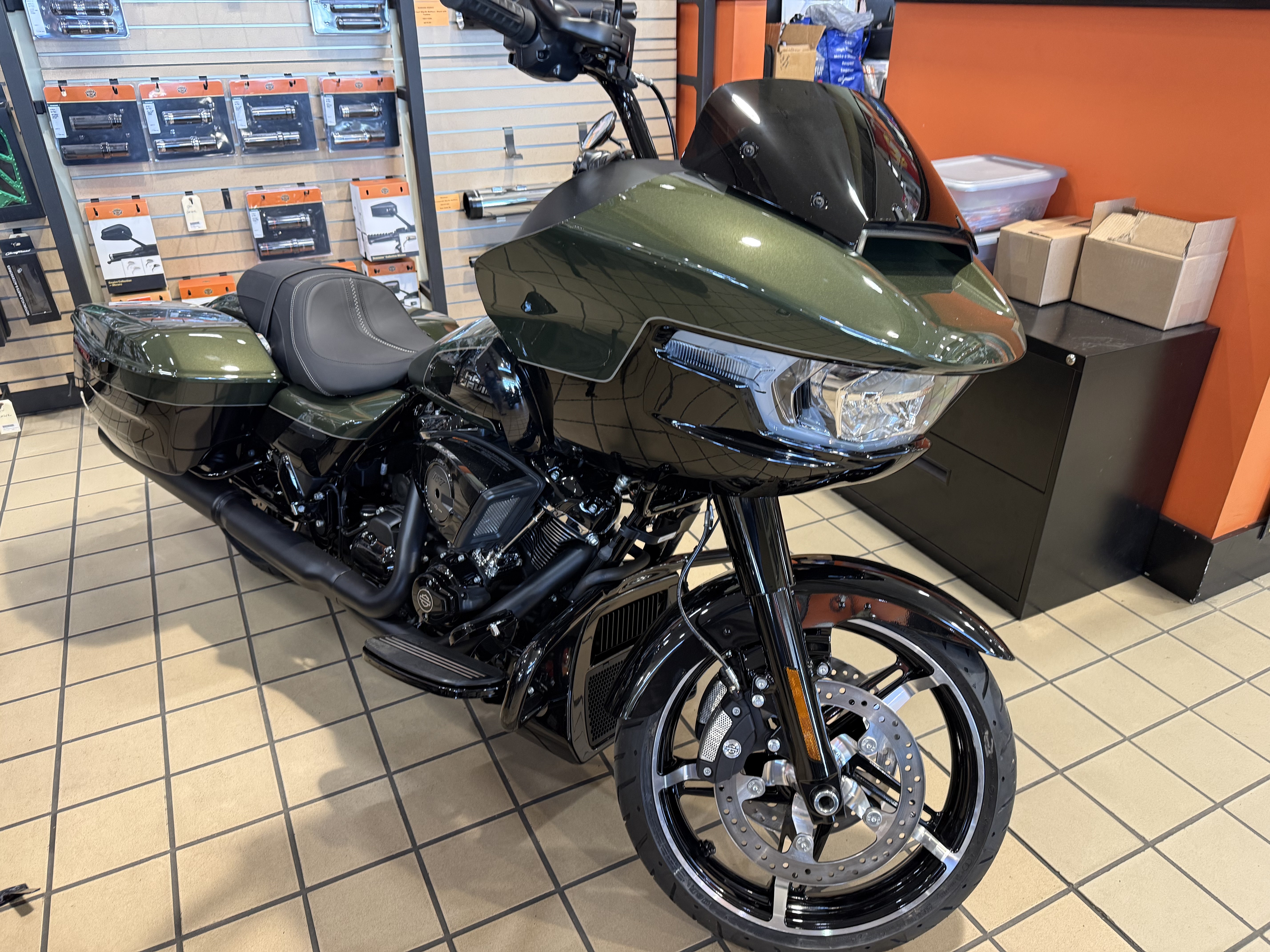 【未使用】Harley Davidson フード付きジャケット オリーブグリーン New 2026 Harley-Davidson Road Glide® Olive Steel Metallic / Vivid